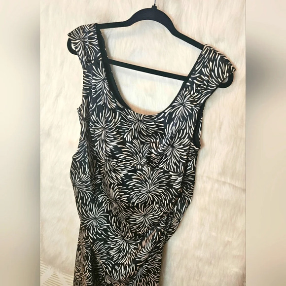 London Times Classic Ruched Slit Hem Shift Dress - Picture 2 of 6